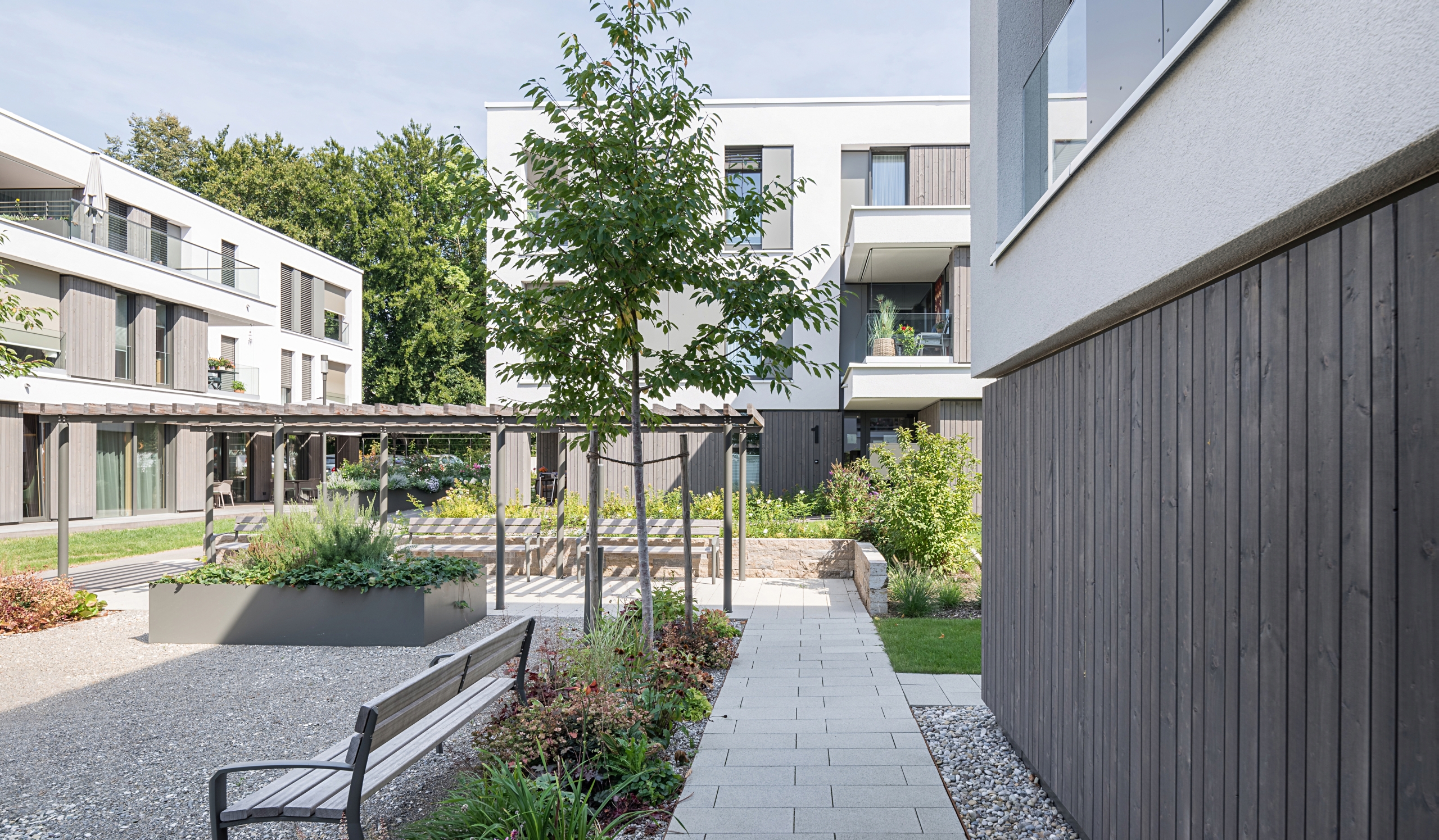 Bild 8 Seniorenwohnen in Weissenhorn gemeinschaftlicher Aussenbereich